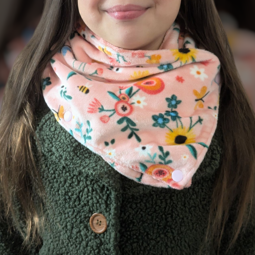 A Cozy Cuddle- Reversible Mini Scarf (Digital Pattern)