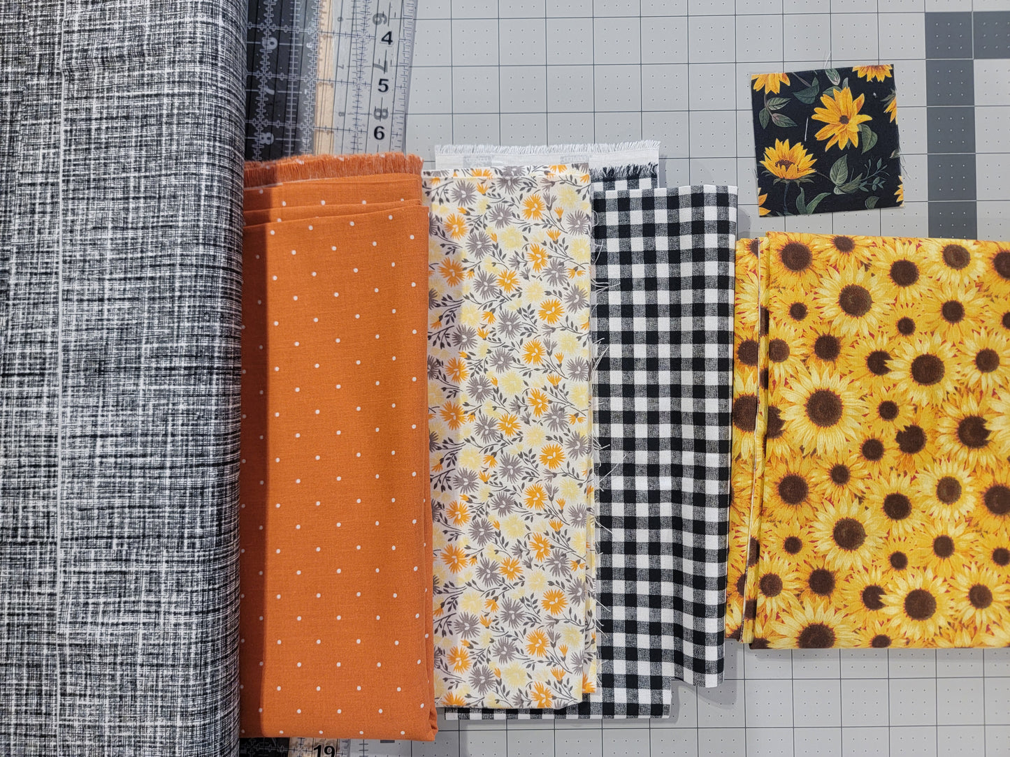 Bonita Mini Zip Around Wallet (quilted)