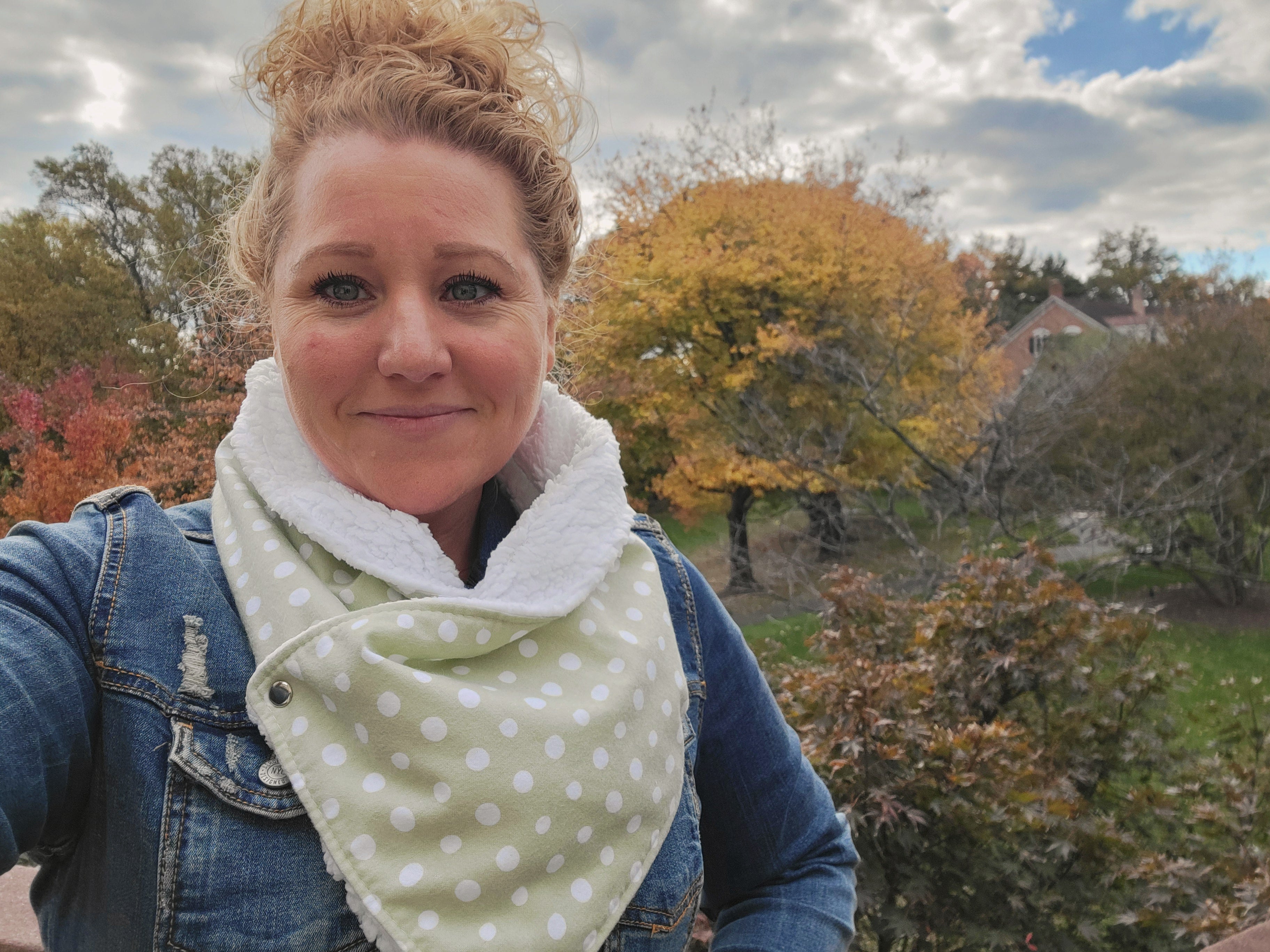 A Cozy Cuddle- Reversible Mini Scarf (Digital Pattern)