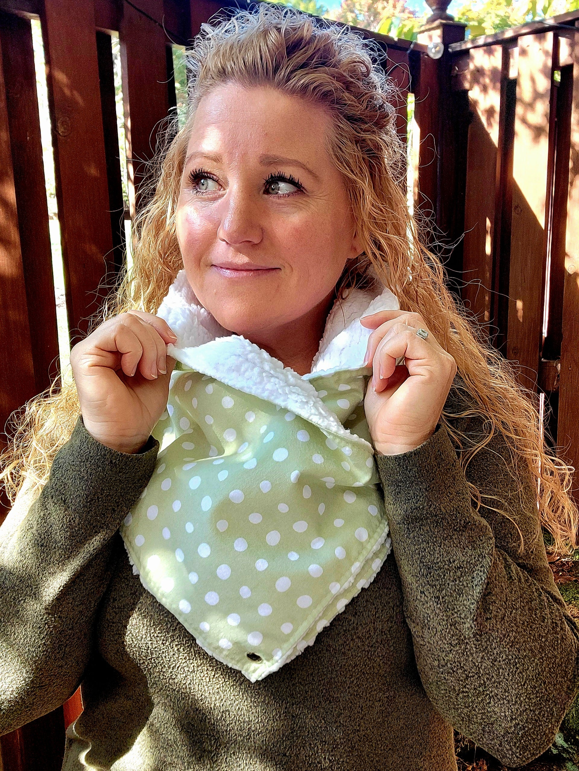 A Cozy Cuddle- Reversible Mini Scarf (Digital Pattern)