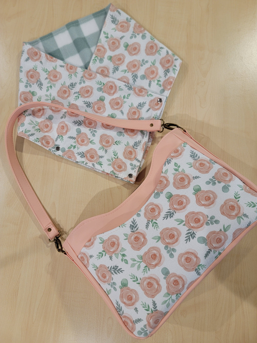 A Cozy Cuddle- Reversible Mini Scarf (Digital Pattern)