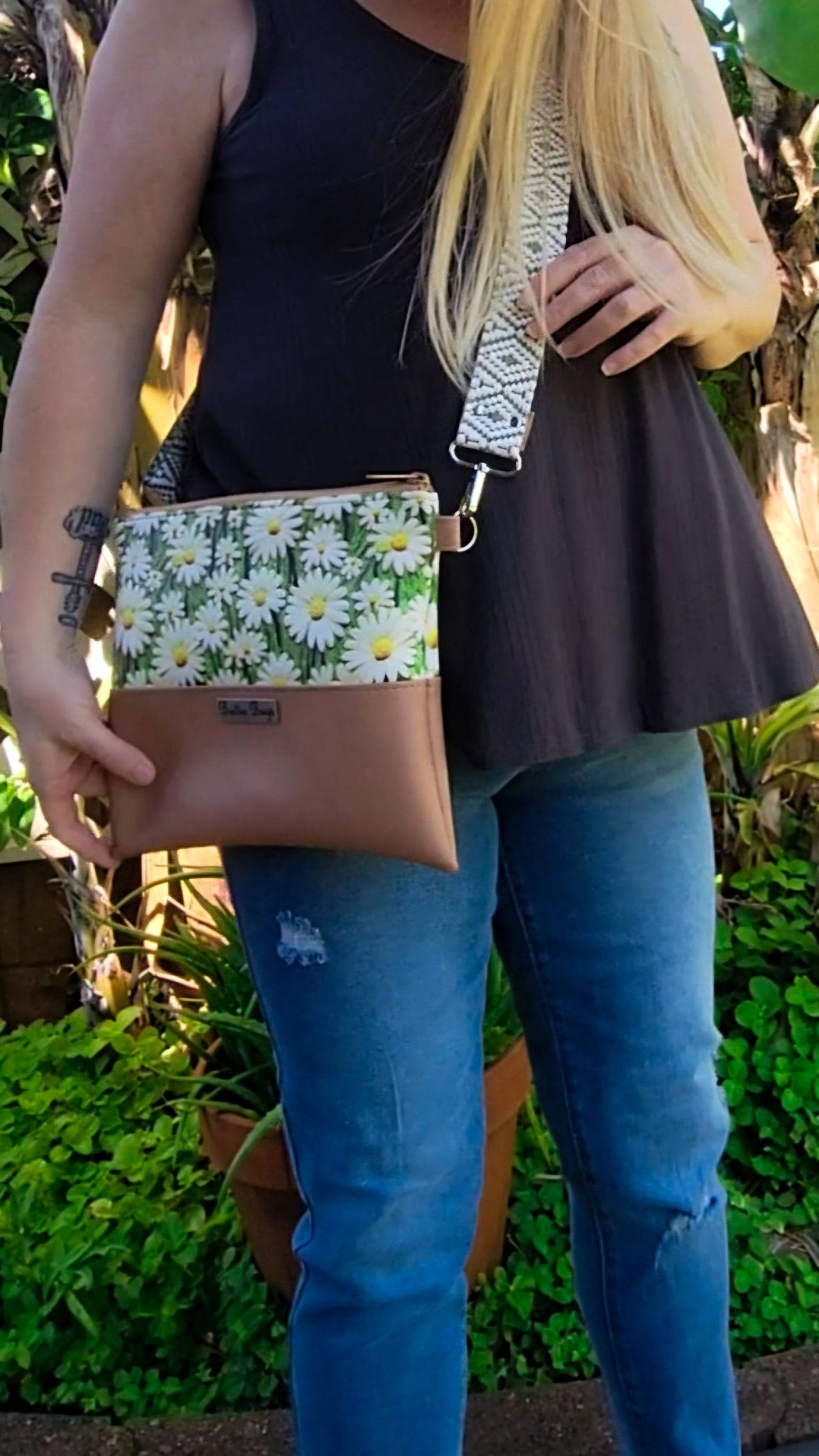 Daisy Alyssa Crossbody (w/ upgraded strap)