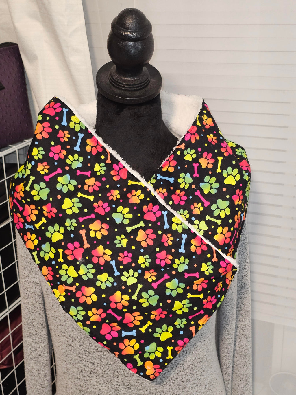 A Cozy Cuddle- Reversible Mini Scarf (Digital Pattern)